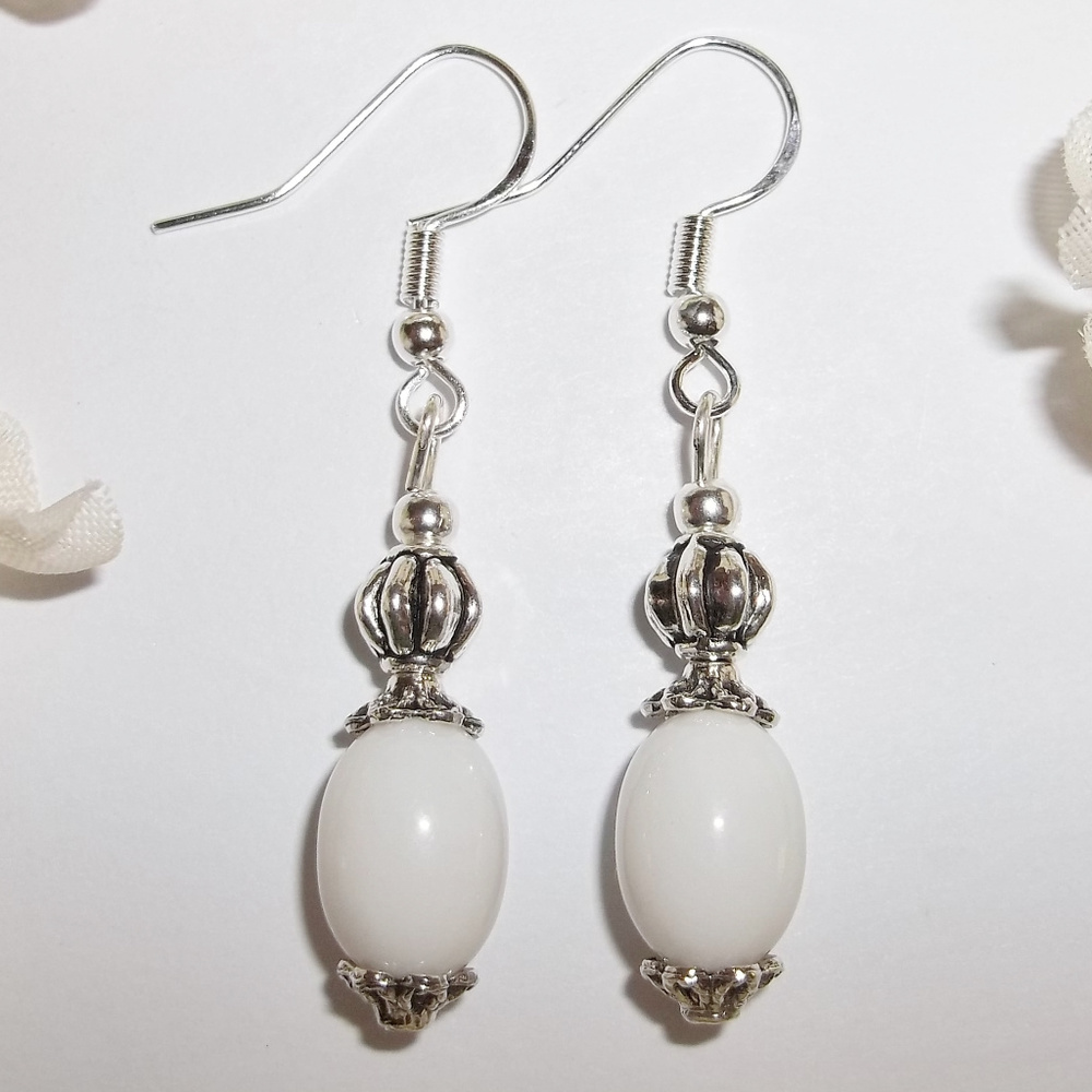 White and Silver Beaded Dangle Earring Set 4257